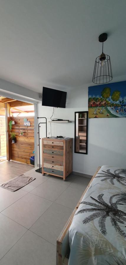 Chez Claudia: Charming Retreat with Private Jacuzzi and Pool Apartment Courcelles Exterior photo