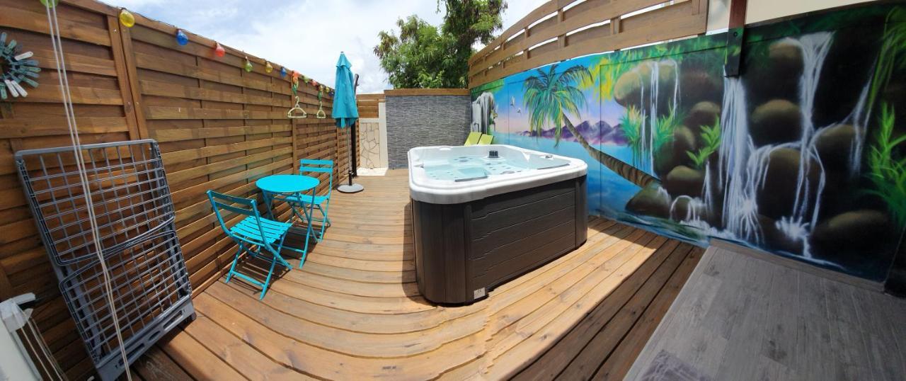 Chez Claudia: Charming Retreat with Private Jacuzzi and Pool Apartment Courcelles Exterior photo